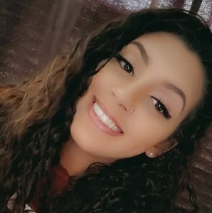 Meet your Posher, Nia